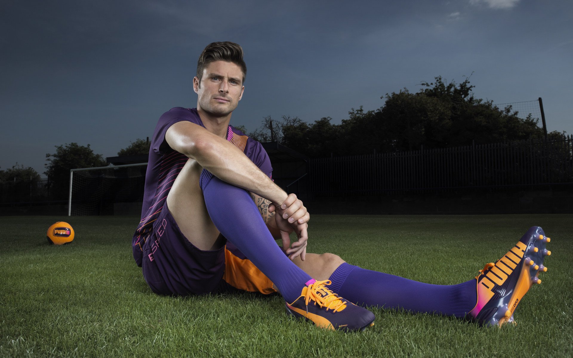 开云官网在线-“校园足球联赛逐步扩大，越来越多青少年前来 compete”，校园足球比赛