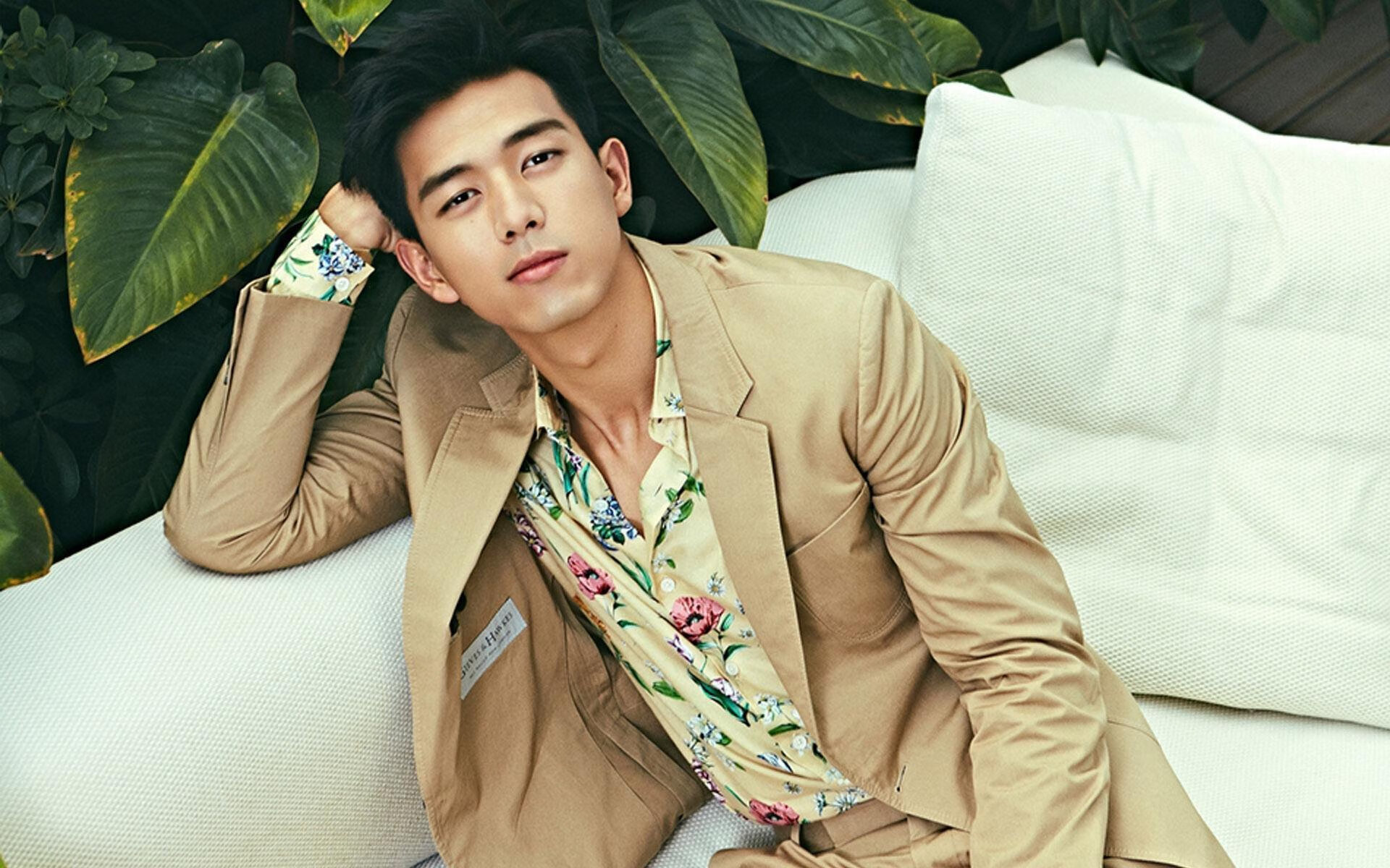 “英超激战:强队逐步锁定欧冠席位”,英超竞争激烈